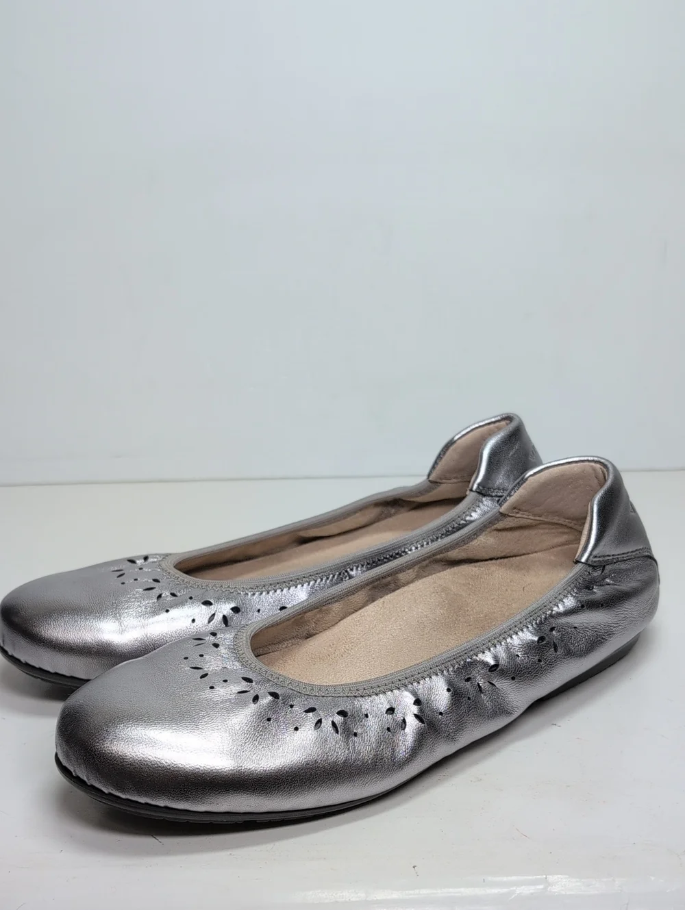 Vionic Geneva metal ballet silver flats women's size 8 EU 39